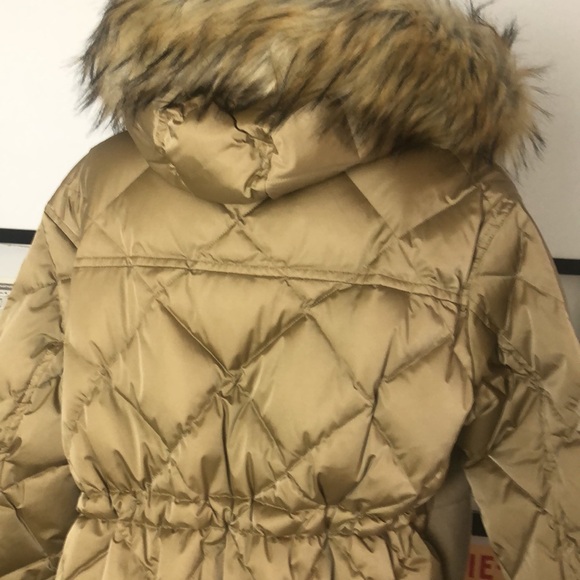 NWOT 
GOLDBERGH Cover Faux Fur Jacket in Desert
Goldbergh
Color:Desert
Size 12 - Picture 13 of 16